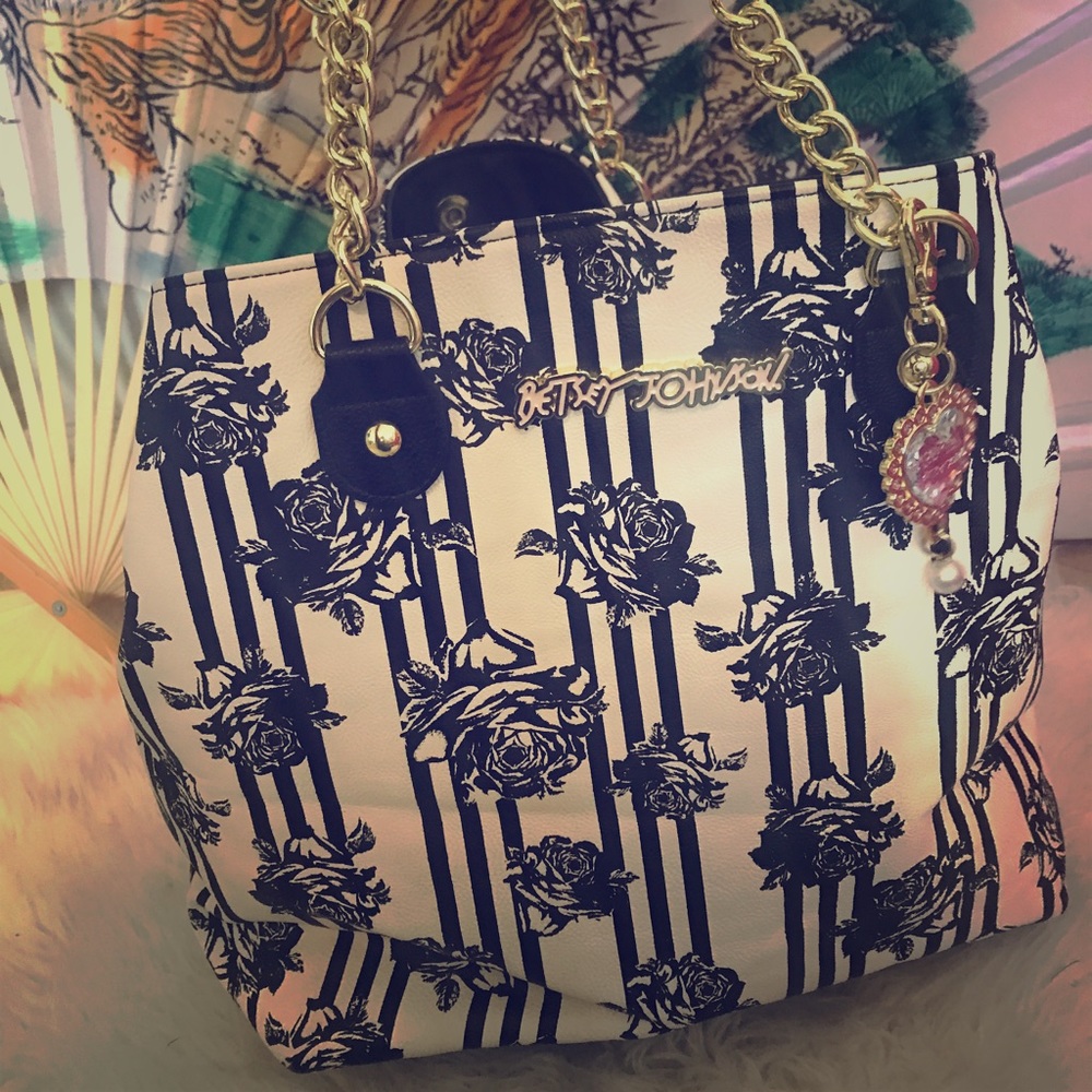 Betsey Johnson brand new bag black white flowers💖